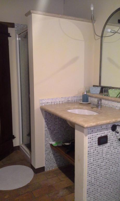B&B Ai Tre Confini Monzambano Bagian luar foto