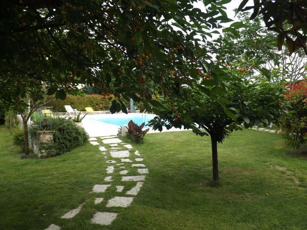 B&B Ai Tre Confini Monzambano Bagian luar foto
